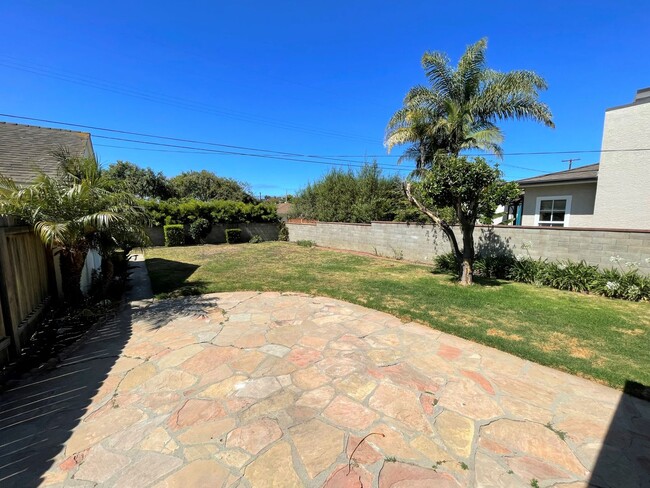 Building Photo - Upgraded Midtown Home with Beautiful Wood ...