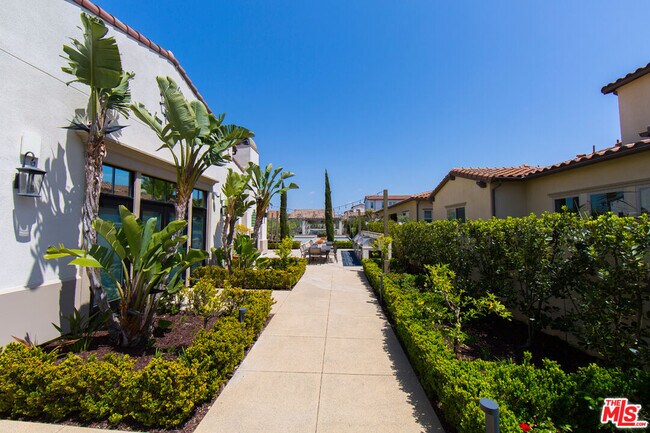 Building Photo - 10922 Mesa Ct