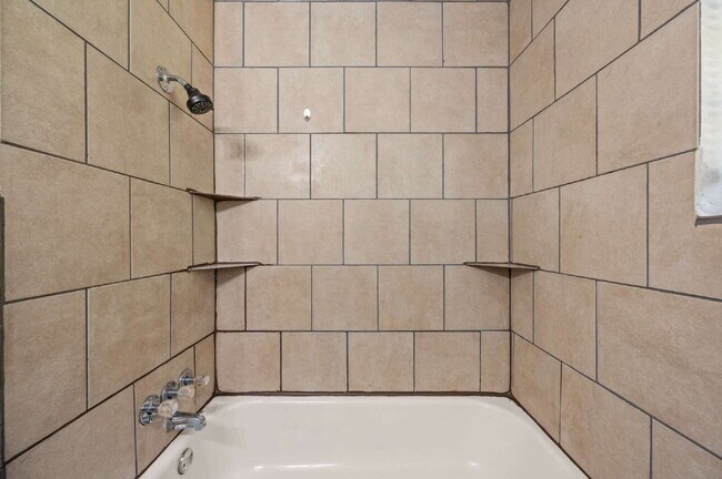 Building Photo - Spacious 4 Bedroom Home with Expansive Living Areas in a Convenient Location