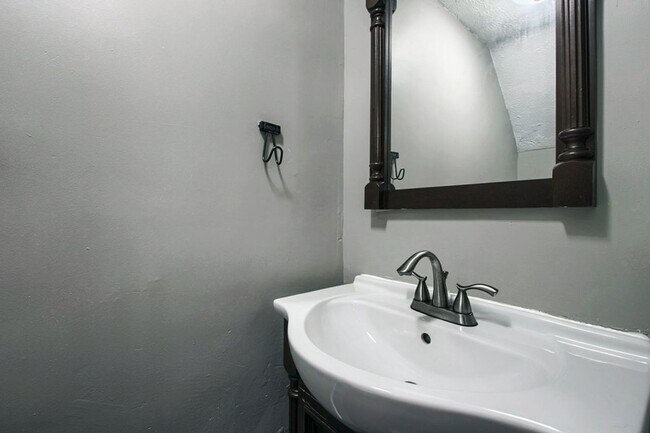 Building Photo - 226-228-228 Wilber Ave