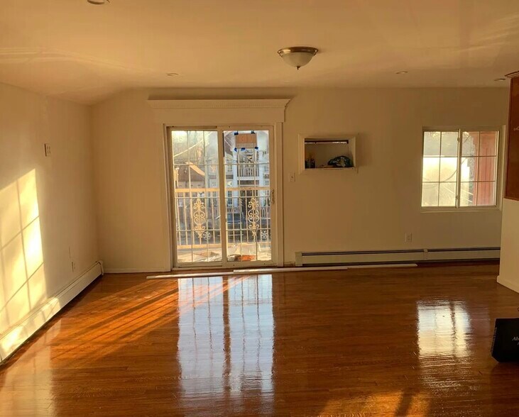 Living - 11605 150th Ave