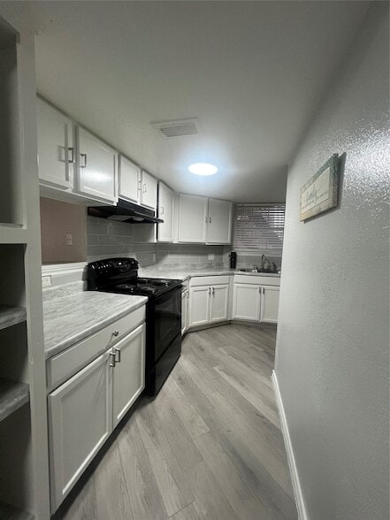 Building Photo - 7501 Chesterfield Dr