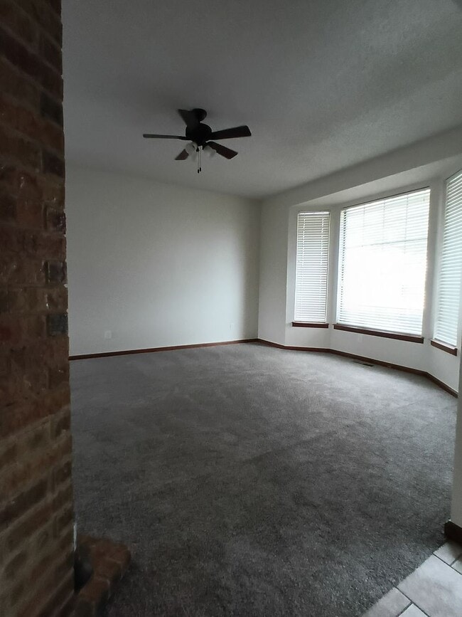 Building Photo - Carl Albert Schools! - Great Home!