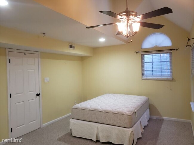 Building Photo - 3 br, 3 bath Townhome - 21 Patcong Dr