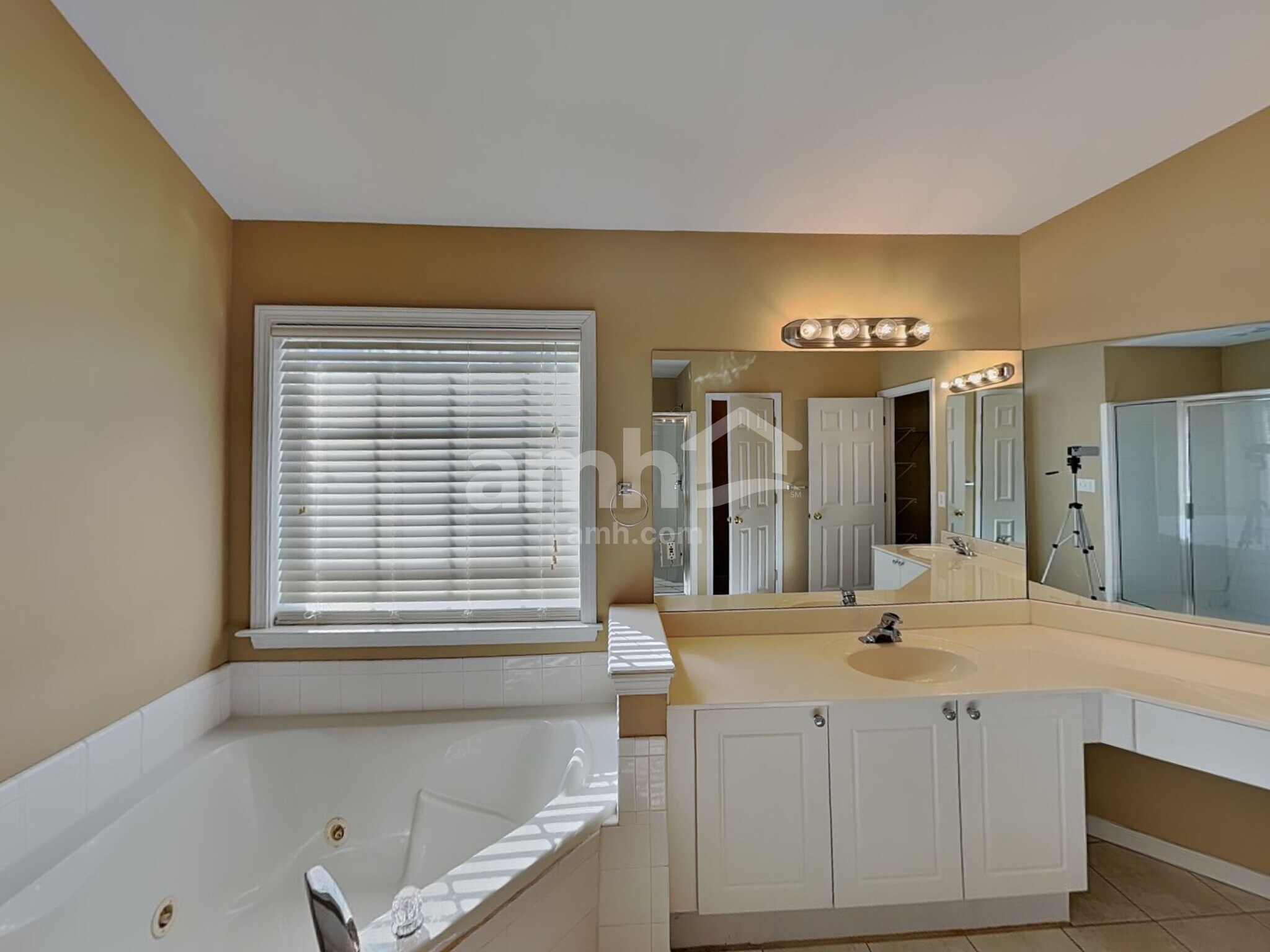 Building Photo - 6855 River Island Cir