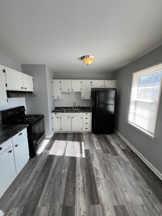 Building Photo - Spacious 3-Bedroom Home with Garage