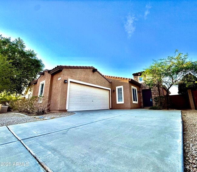 Building Photo - 14841 W Desert Hills Dr