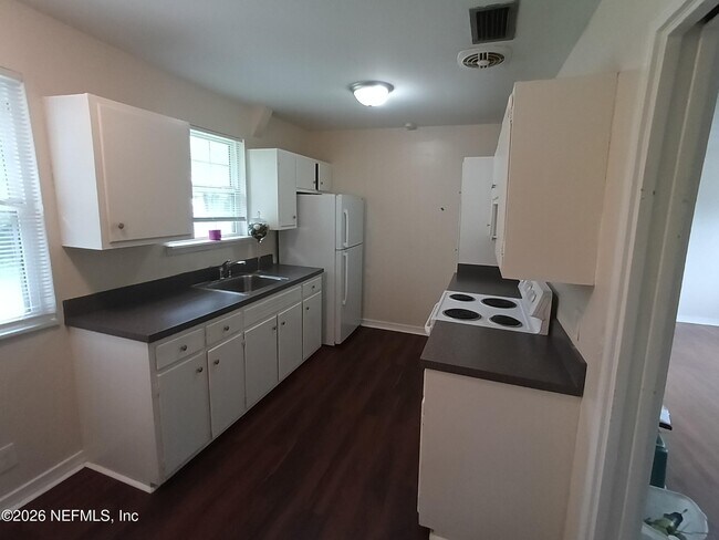Building Photo - 4919 Avent Dr
