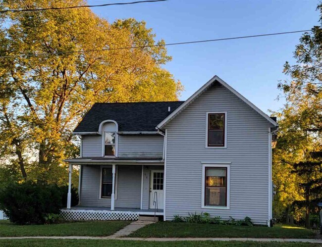 Primary Photo - 318 W Main St