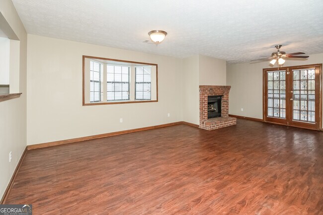 Building Photo - 5297 Brentwood Rd