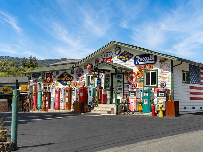 Building Photo - 997 Madrone Rd