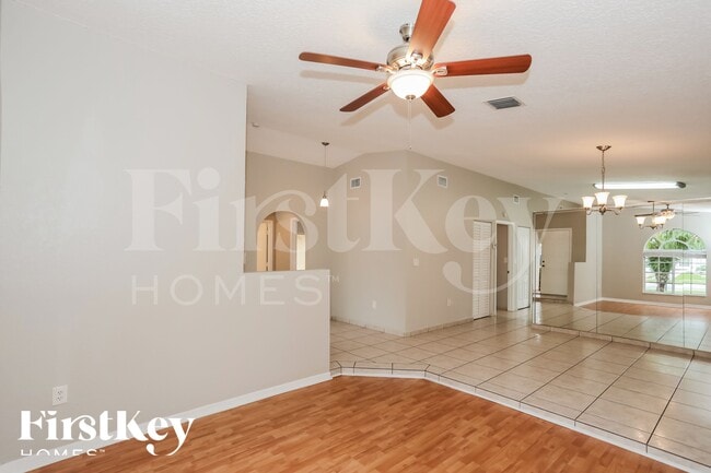 Building Photo - 15565 SW 138th Ave