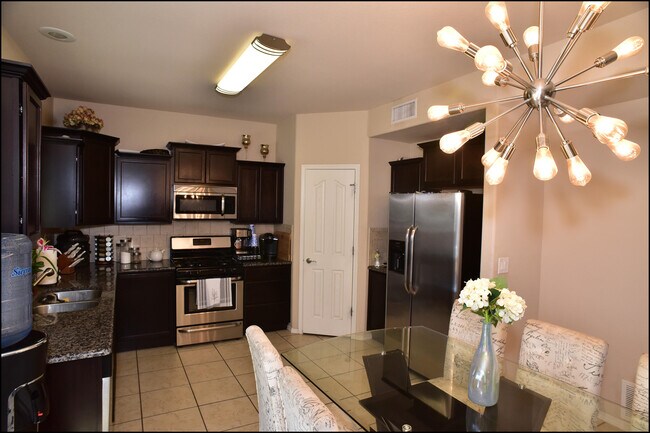 Building Photo - 6246 Viale Del Sol Ave