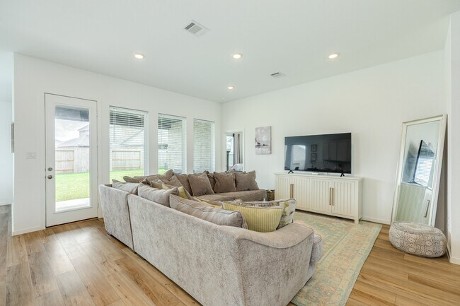 Building Photo - 2618 Jasper Oaks Dr