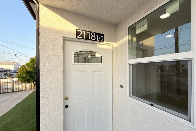 Building Photo - Brand New Luxury 4 & 5 Bed Units