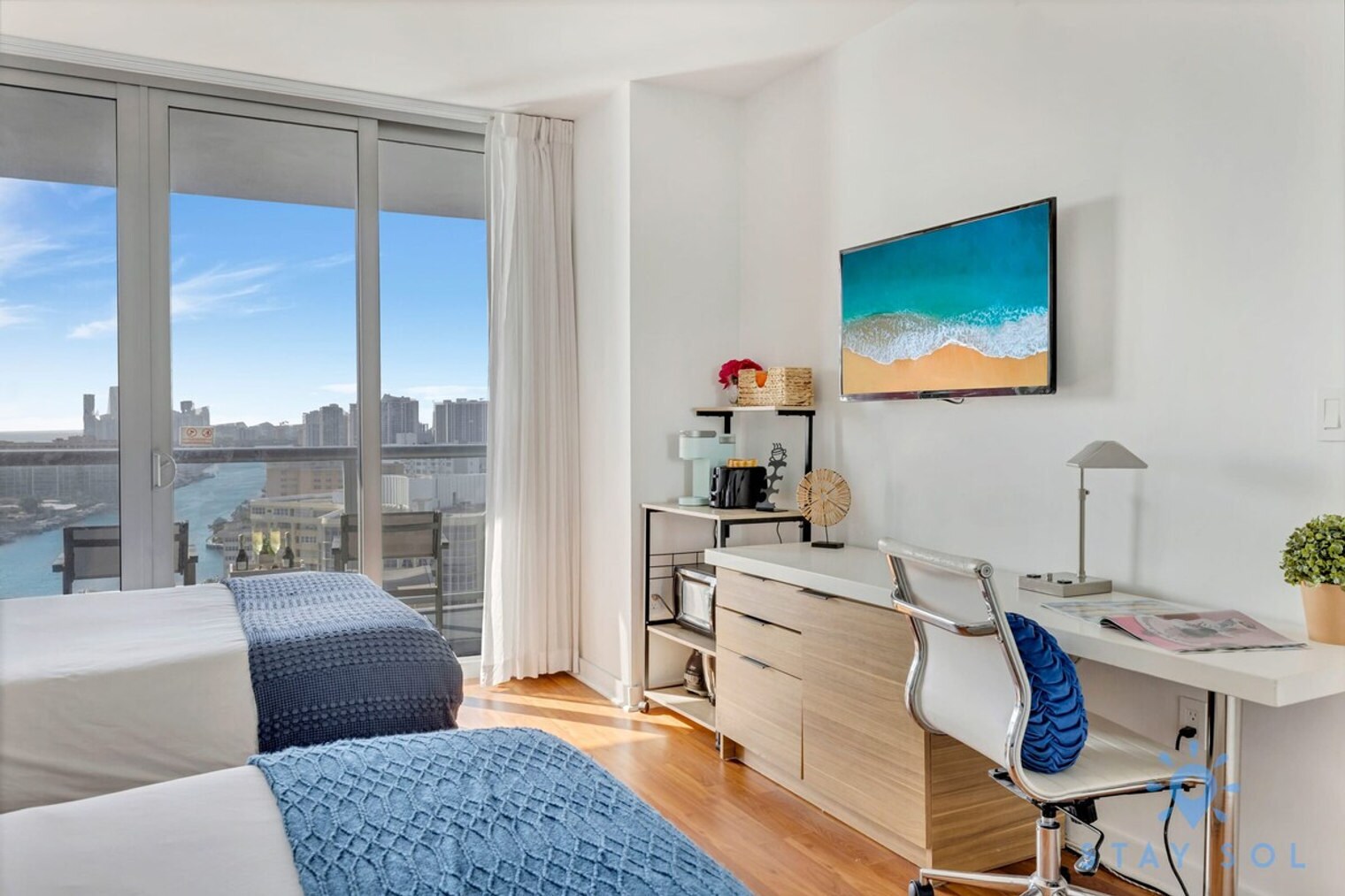 Building Photo - 2602 E Hallandale Beach Blvd