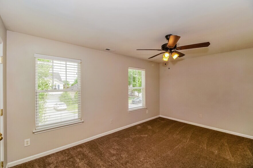 Building Photo - 1415 Ladora Dr