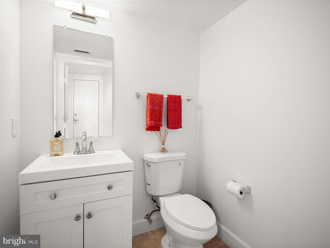 Building Photo - 1205 N Garfield St