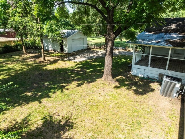 Building Photo - Freshly Updated 3 Bedroom Home