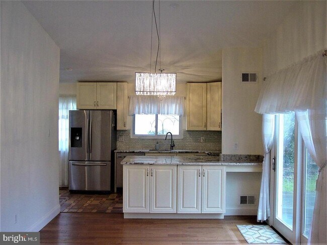 Building Photo - 2537 Oakhampton Pl