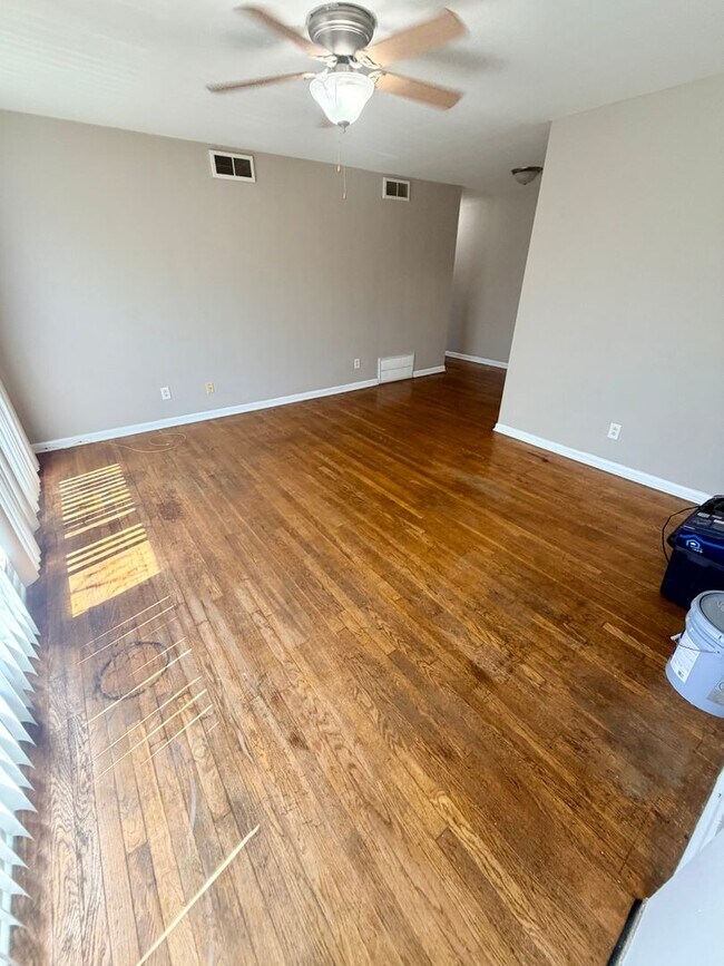 Building Photo - 1568 Alexandria Dr