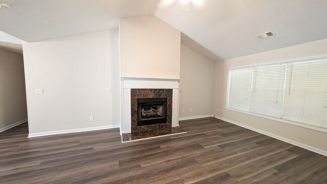 Building Photo - 105 Foxdale Dr