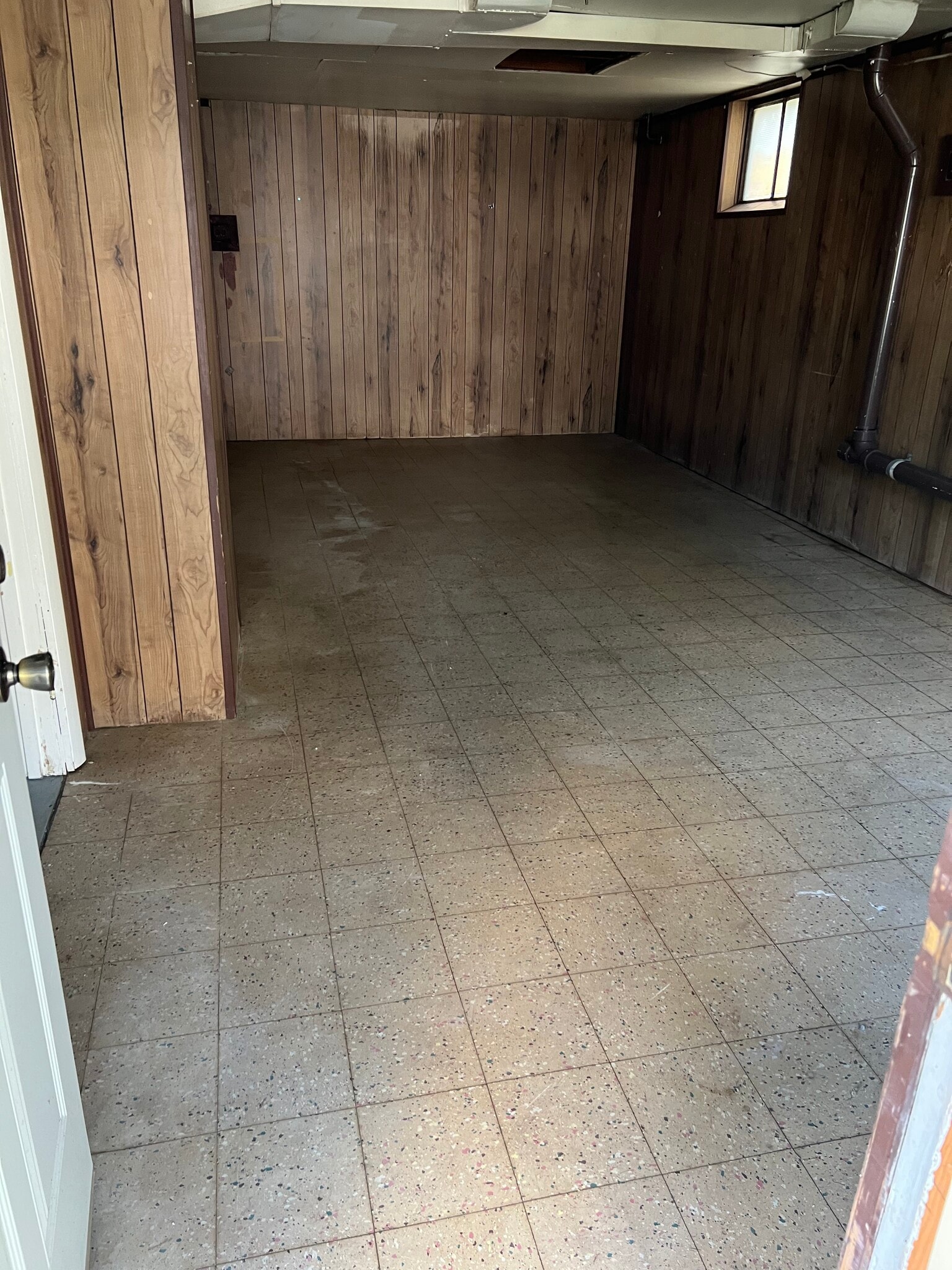 Basement - 304 Betty St