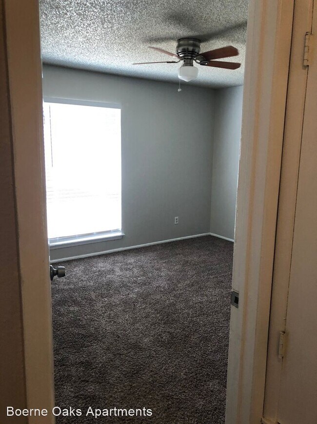 Building Photo - 2 br, 1 bath Apartment - 400 Rosewood Ave.