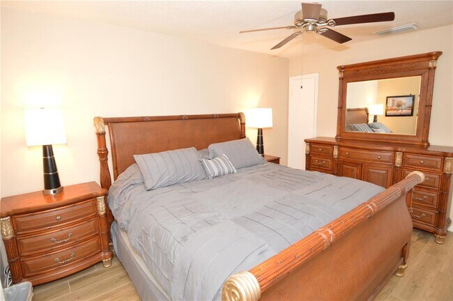 Building Photo - 3873 Pompano Dr SE