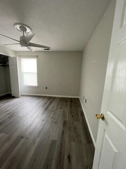 Building Photo - 818 Rubel Ave