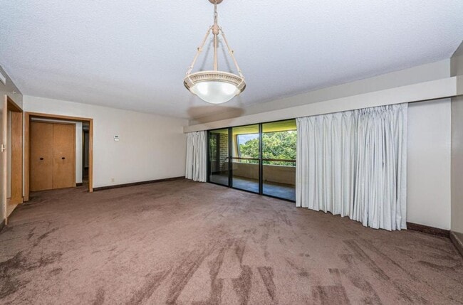 Building Photo - 36750 US Hwy 19 N