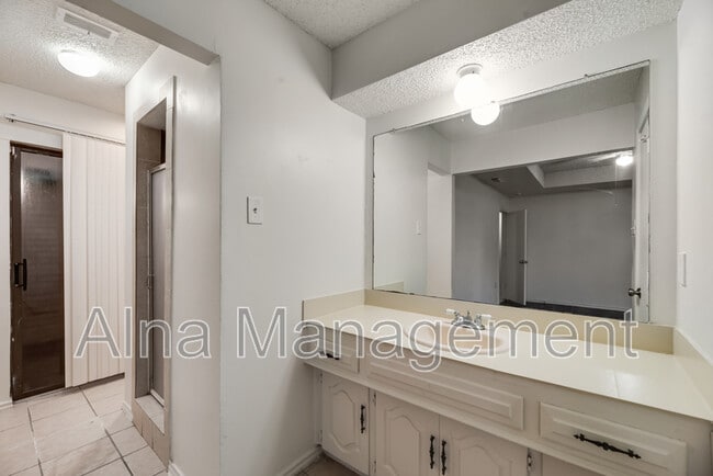 Building Photo - 729 Worcester Ln
