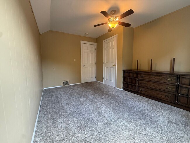 Building Photo - 1726 Starkweather Ave