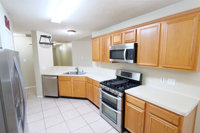 Building Photo - 23135 N Waterlake Dr