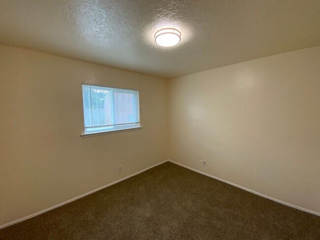 Building Photo - 4 Bedroom Single Story Home Available Near Tramway Blvd NE & Lomas Blvd NE!