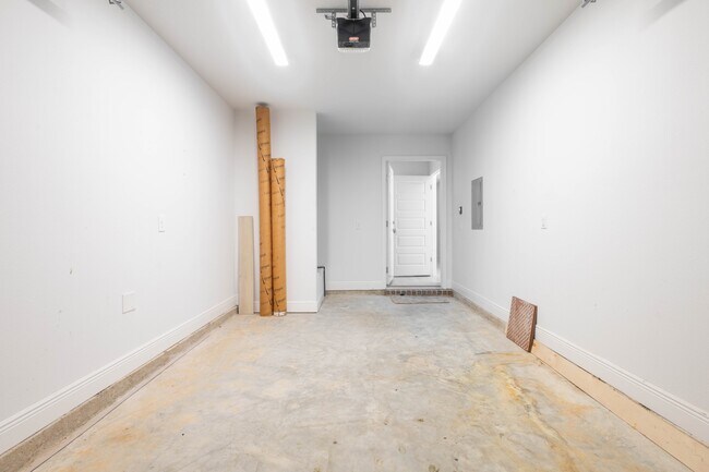 Building Photo - 8207 Doris Ave