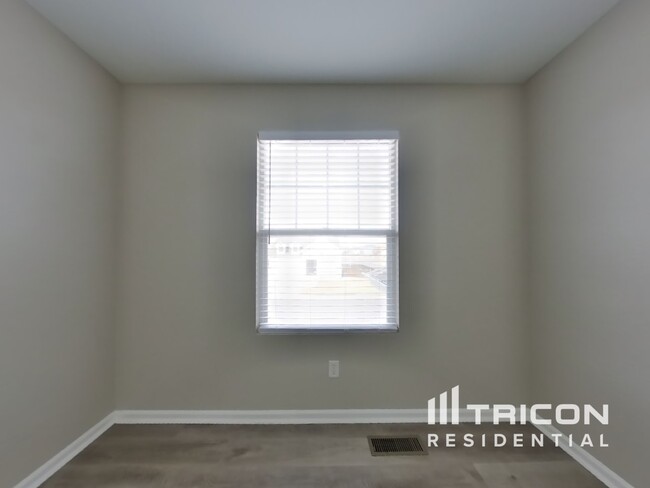 Building Photo - 12610 Jersey Cir E