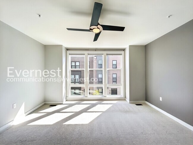 Building Photo - Spacious 3 Bed, 2.5 Bath Town Home with Attached Garage | Pet Friendly