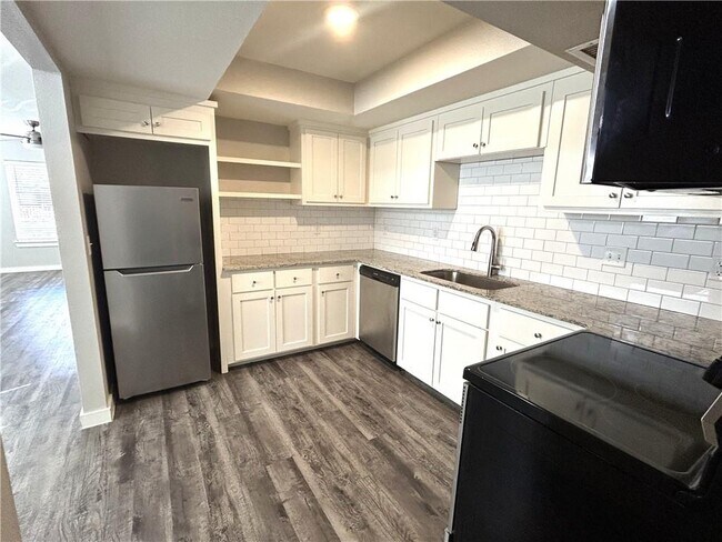 Building Photo - 1130 N Turner Ave