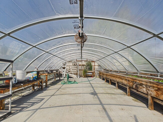 Building Photo - 2 bed 1 bath - Beautiful Outdoor Living