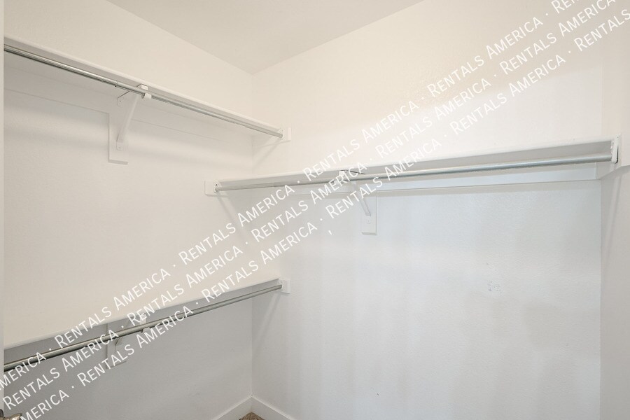 Building Photo - 2305 E Cherry Hills Pl