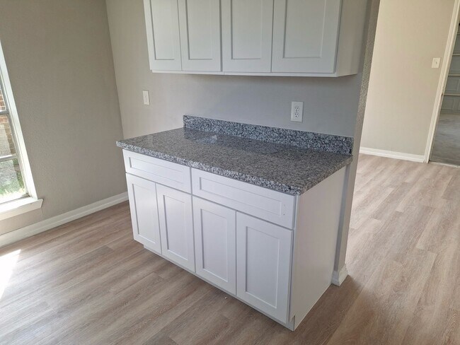 Building Photo - 2411 Farriers Bend Dr