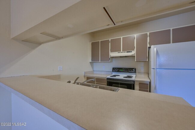 Building Photo - Eastside Condo