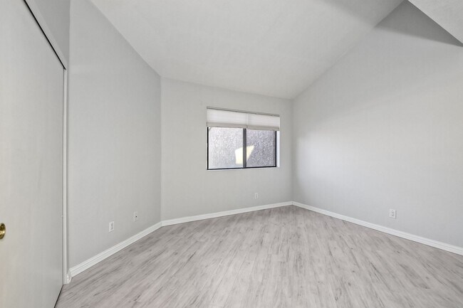 Building Photo - 1951 Swallow Ln