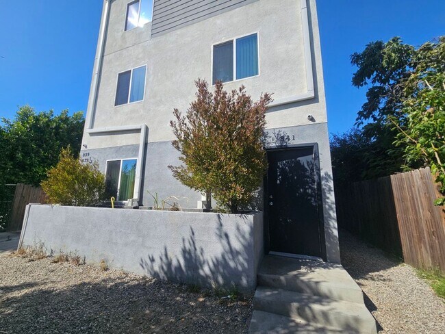 Building Photo - 32(839)