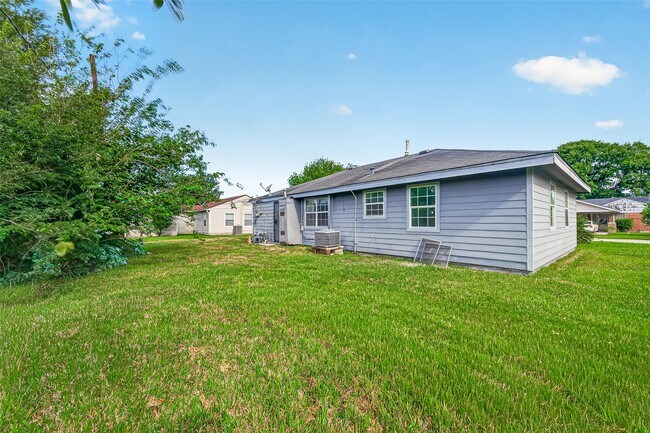 Building Photo - 8666 Candy St