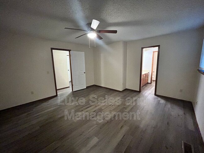 Building Photo - 1307 Summerton Pl