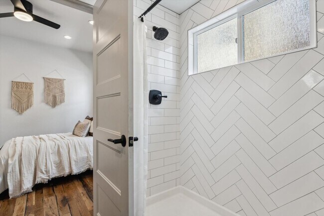 Building Photo - Charming 2BD, 2BA Longmont Home with Fenced Back Yard