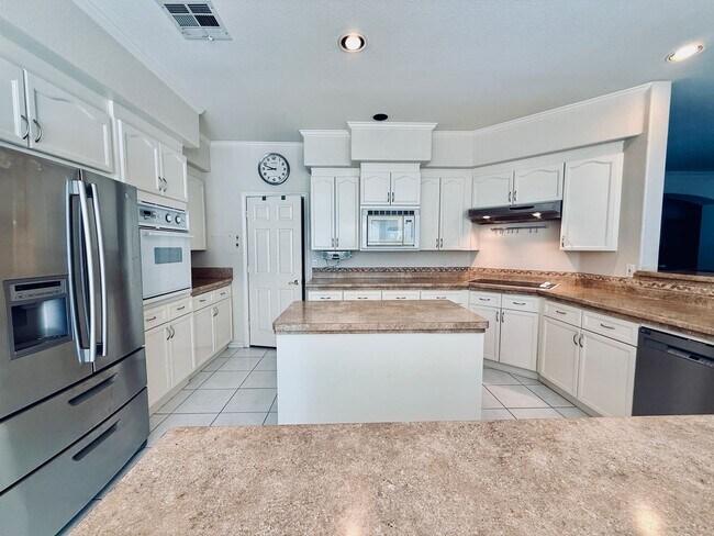 Building Photo - Partially furnished-Lovely 5 bedroom, 3 bath home in Legacy Master Series Community! $500 off fir...