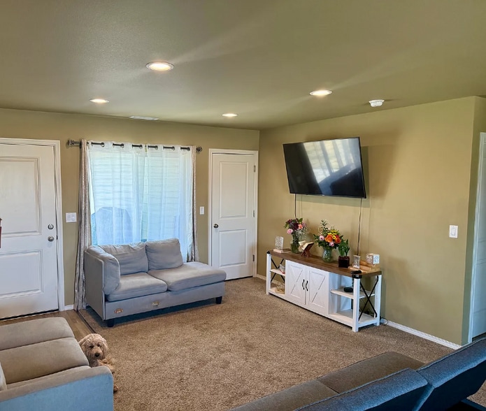 Building Photo - 216 E Montmorency Blvd